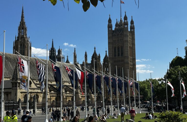 UK awards £1.5bn forces recruitment contract to Serco amid questions over spending priorities