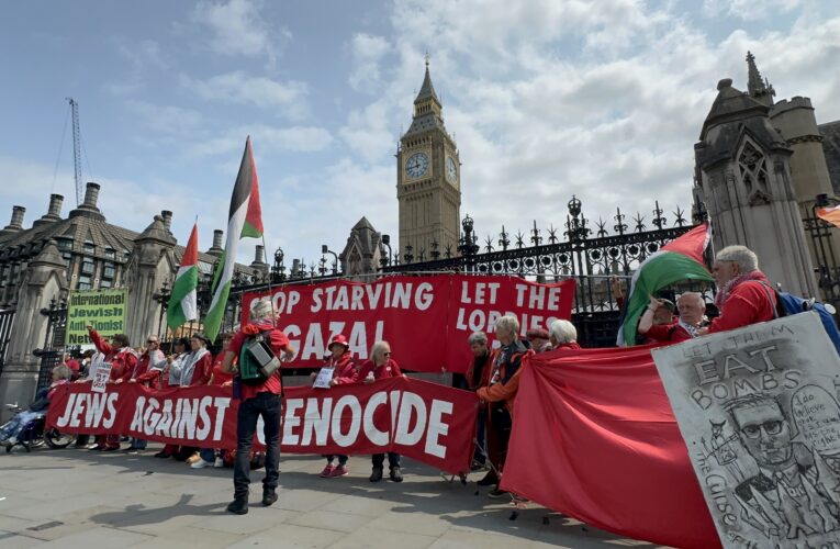Gaza Protesters in Red Surround UK Parliament in Dramatic Demonstration