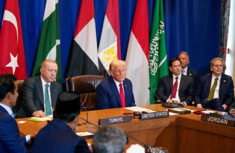 Trump unveils first U.S. plan to dnd Gaza War in talks with Arab, Muslim leaders